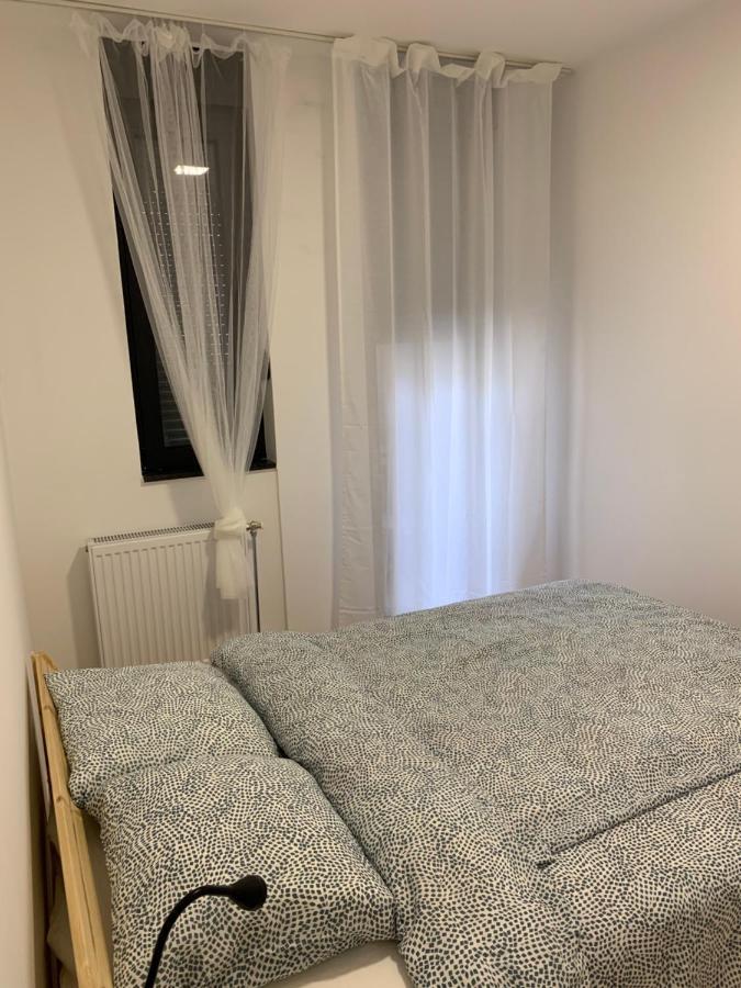 Iris Apartment *