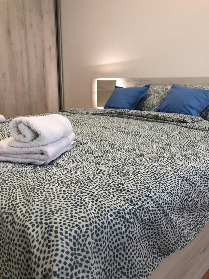 Iris Apartment *