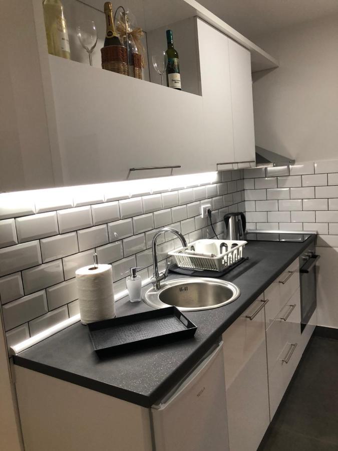 Iris Apartment *