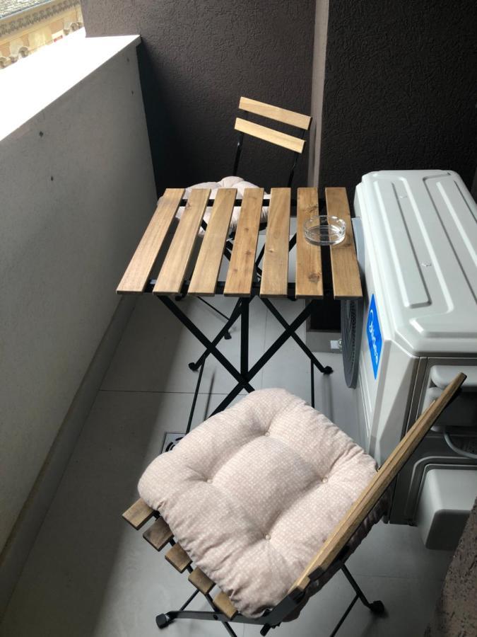 Iris Apartment *