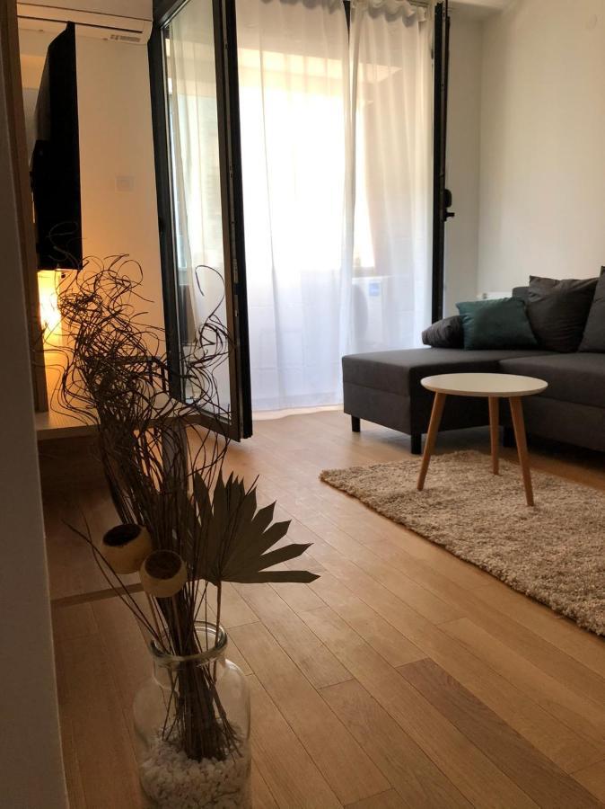 Iris Apartment *